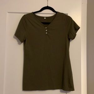 Women’s Henley top with buttons